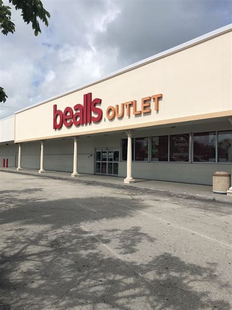 Bealls outlet durant photos stifling heat, miserable/over heated staff & customers makes a very miserable work place & shopping experience